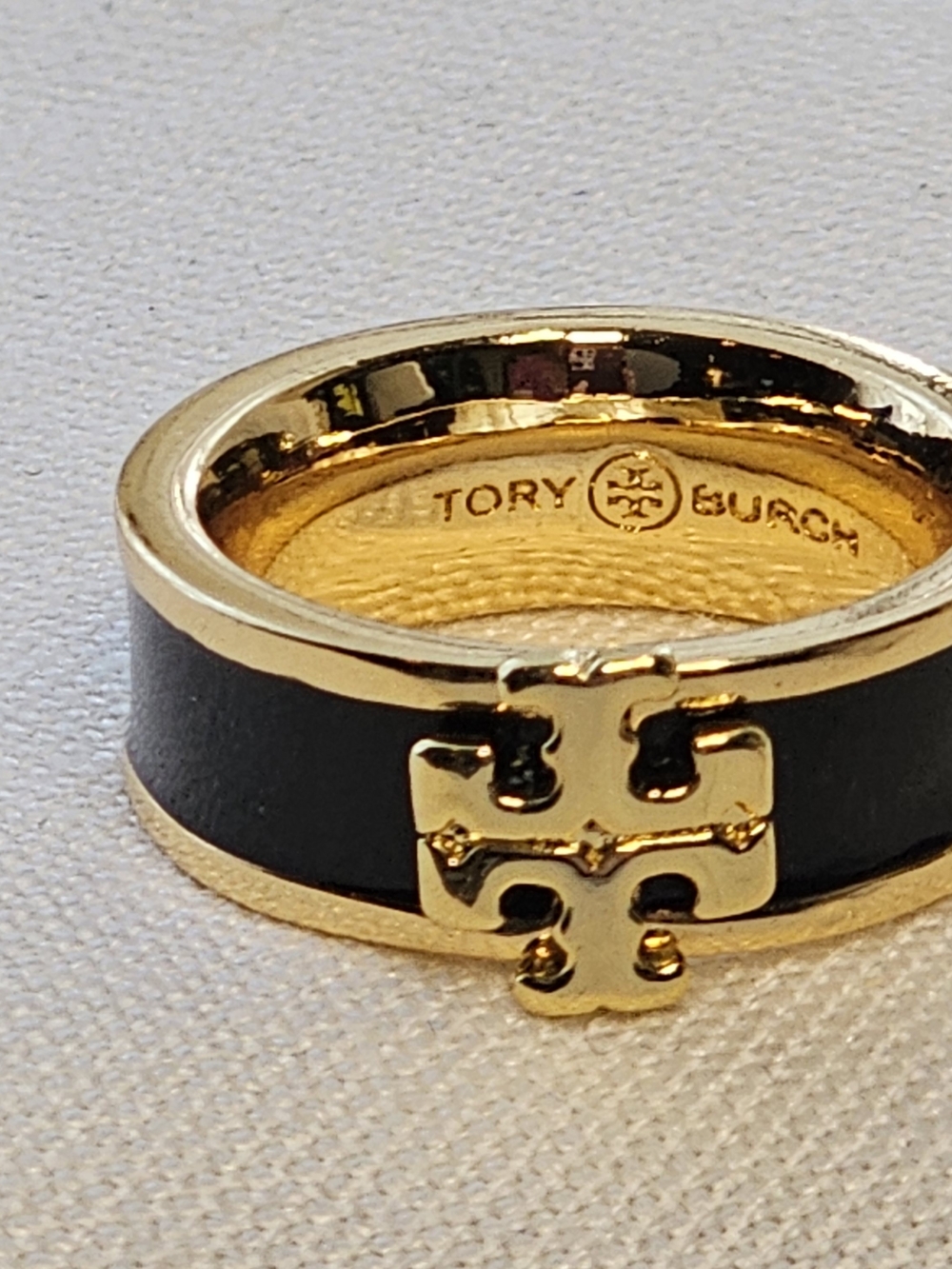 Tory Burch Black Enamel & Gold Logo Band Ring New Size 7 - Picture 2 of 4